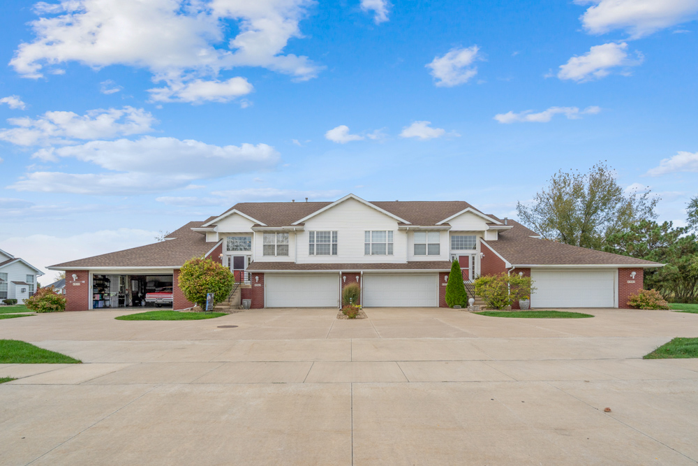 Updated Condo in Marion
