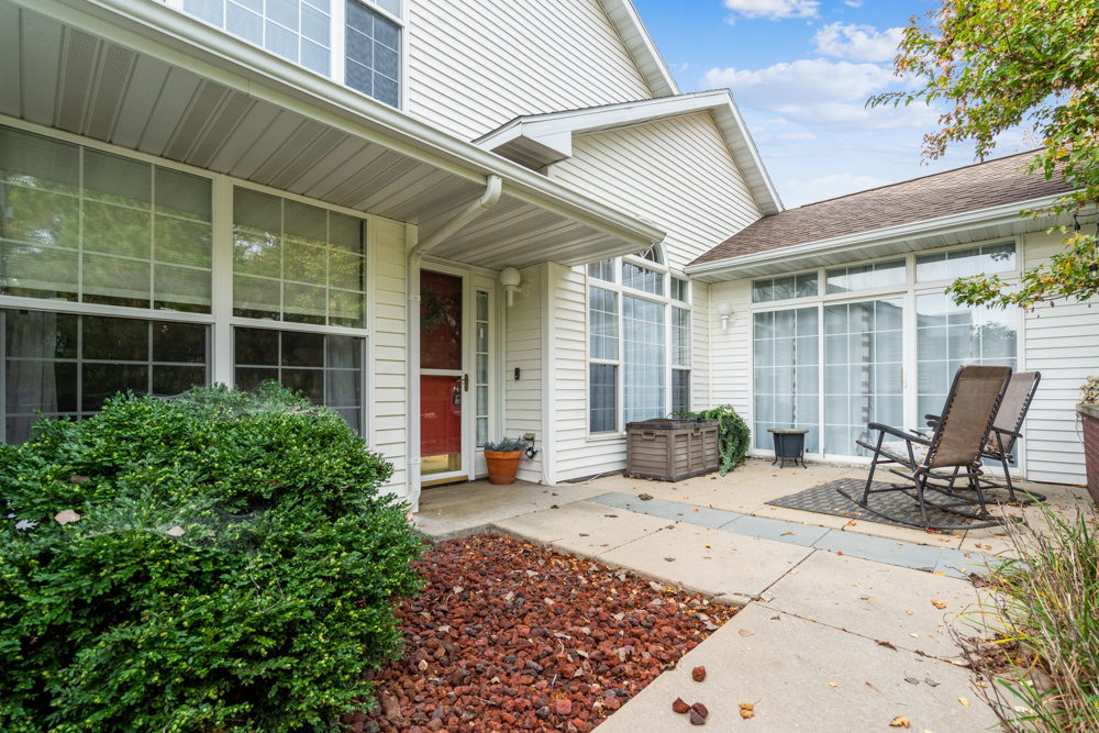 Updated Condo in Marion