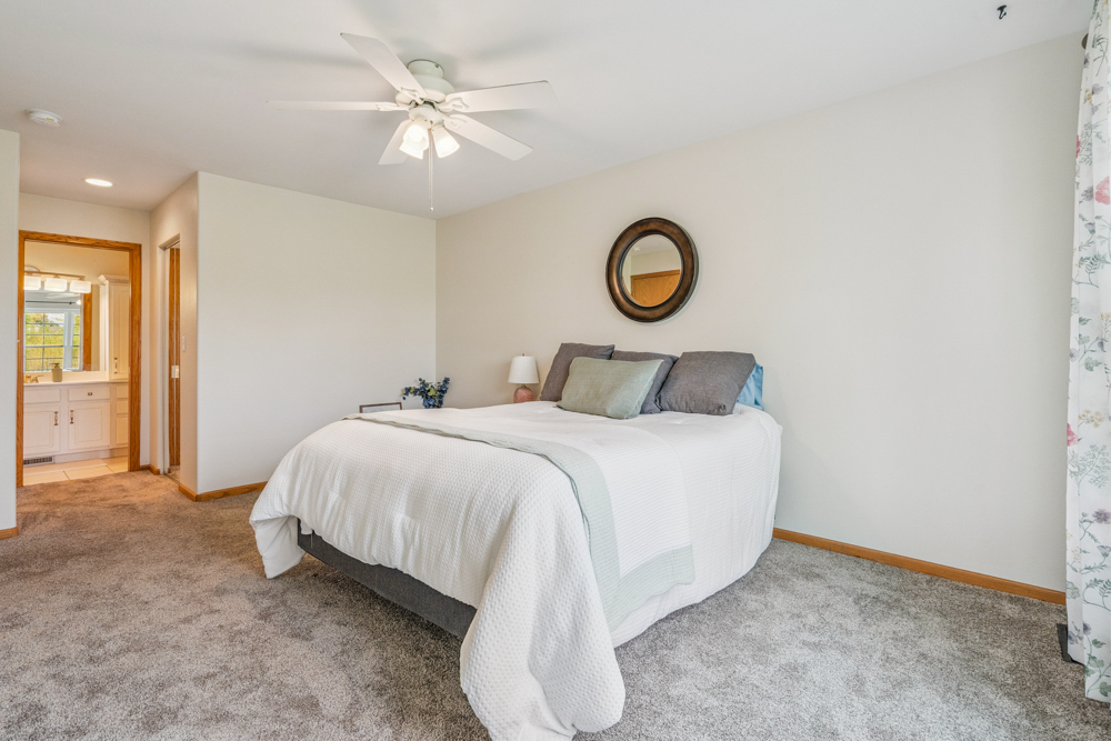 Updated Condo in Marion