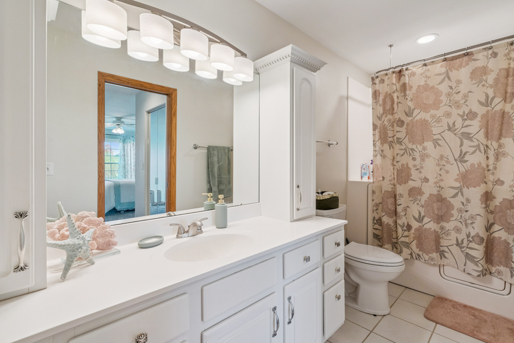 Updated Condo in Marion