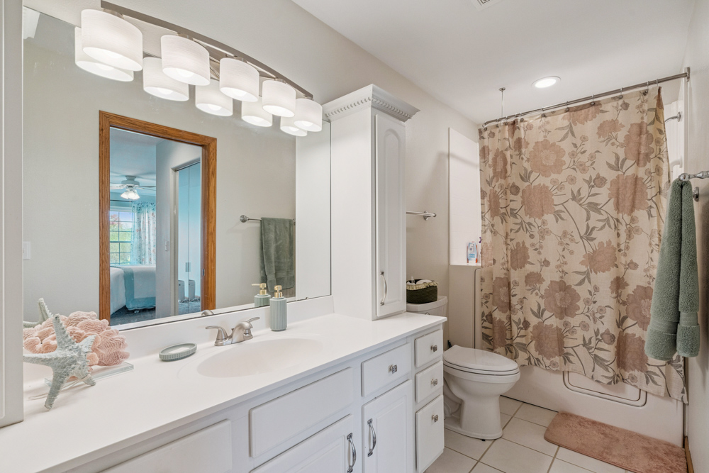 Updated Condo in Marion