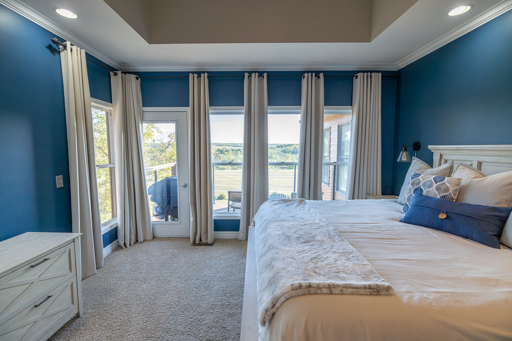 Luxury Country Living with Breathtaking Views 40 Minutes from Overland Park