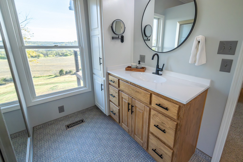 Luxury Country Living with Breathtaking Views 40 Minutes from Overland Park