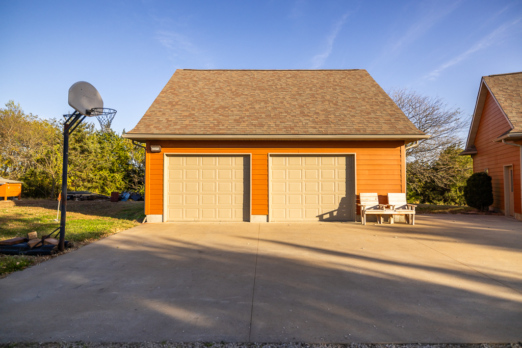 Luxury Country Living with Breathtaking Views 40 Minutes from Overland Park