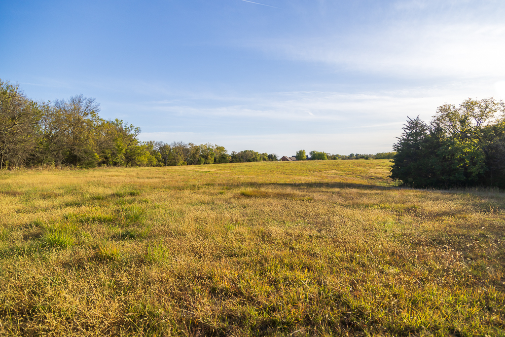 Luxury Country Living with Breathtaking Views 40 Minutes from Overland Park