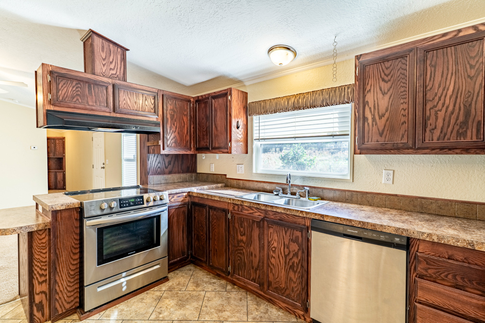 3-Bed, 2-Bath Mobile and Shop on 5 +/- Acres