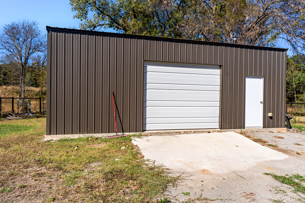 3-Bed, 2-Bath Mobile and Shop on 5 +/- Acres