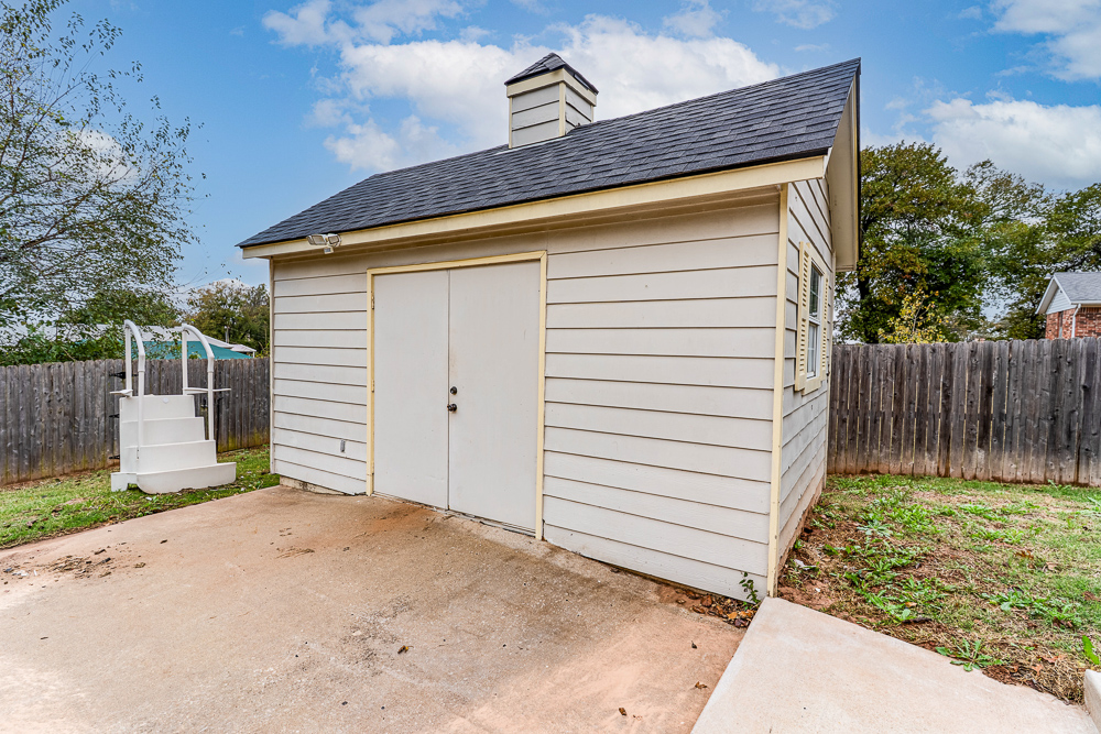 Beautiful 4 Bedroom Brick Home with Office, Pool, and Hot Tub