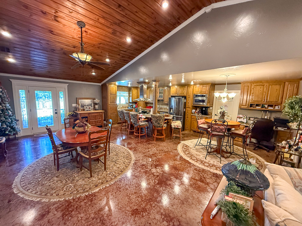 Large Home on Acreage near Pawhuska