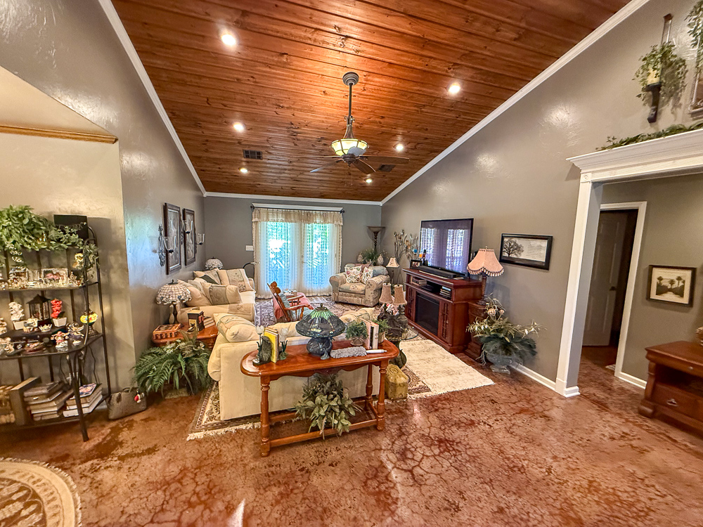 Large Home on Acreage near Pawhuska