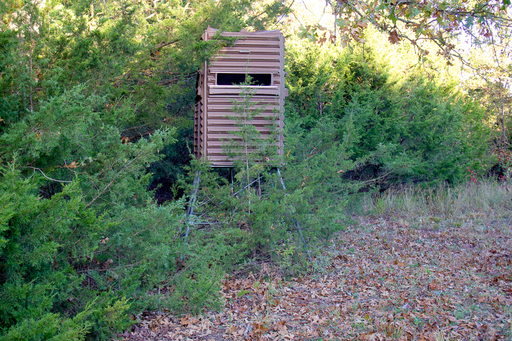 Premium Hunting Ground with Shop and Water Features