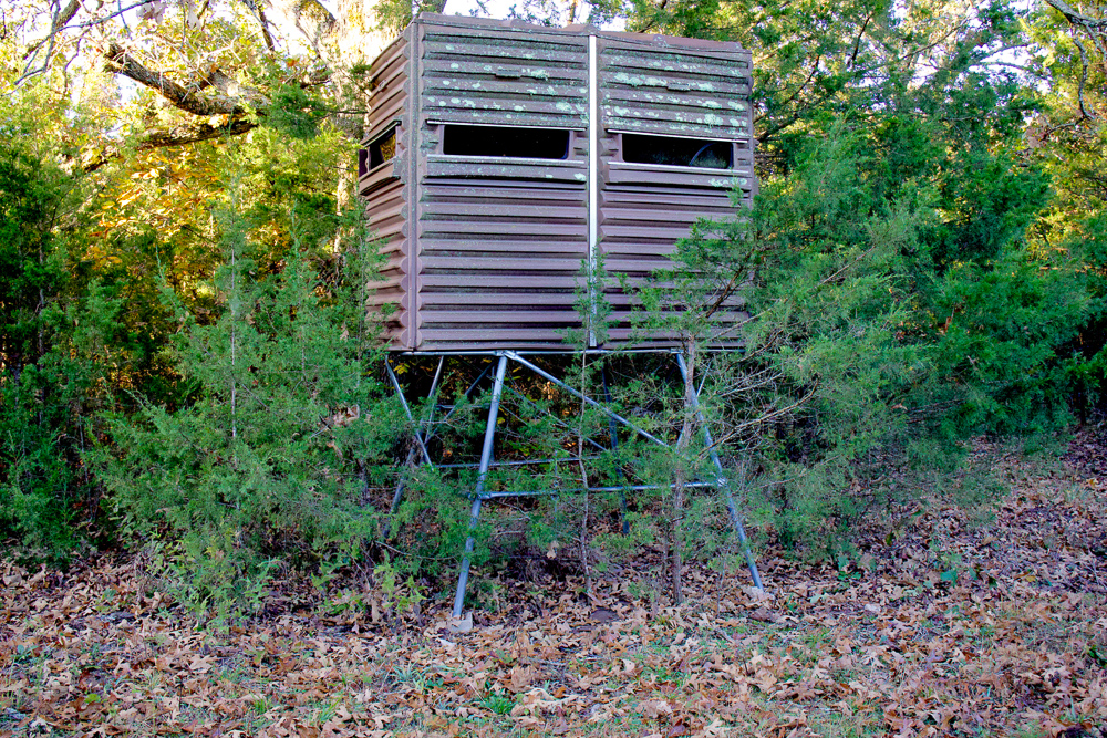 Premium Hunting Ground with Shop and Water Features